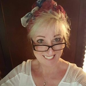 Meet your Posher, Debbie